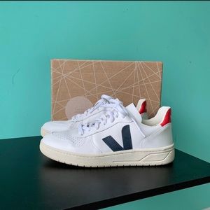 Veja V-10 Sneakers